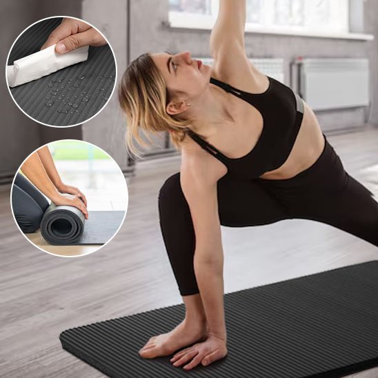 Femme pratique le yoga sur un tapis de yoga noir