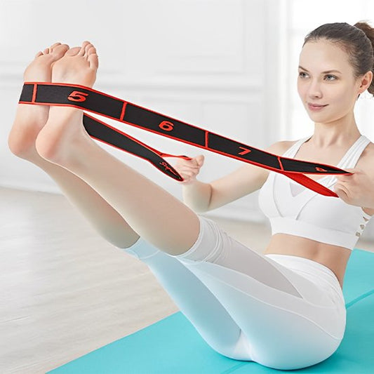 femme tire un songle numeroté de 1à8 pour creer une tension entre les pieds et mains