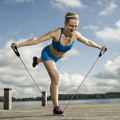 femme en équilibre avec Elastique musculation​ 