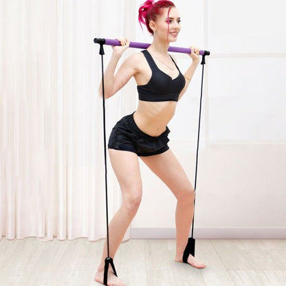 femme pratique exercice Pilate avec Élastique musculation 