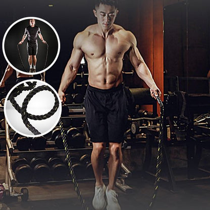 homme a des abdos bien tendu avec la code a sauter