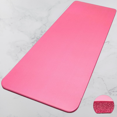 tapis de yoga qui protège les genoux